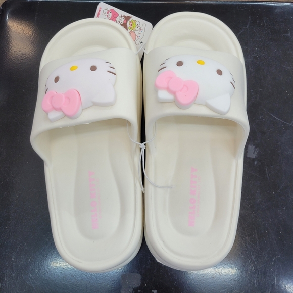 Brand New Sanrio Hello Kitty Big Charm Slippers US 8.5 - Picture 5 of 9
